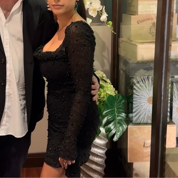 Beautiful long sleeve sequins and pearls black dress - Picture 2 of 2